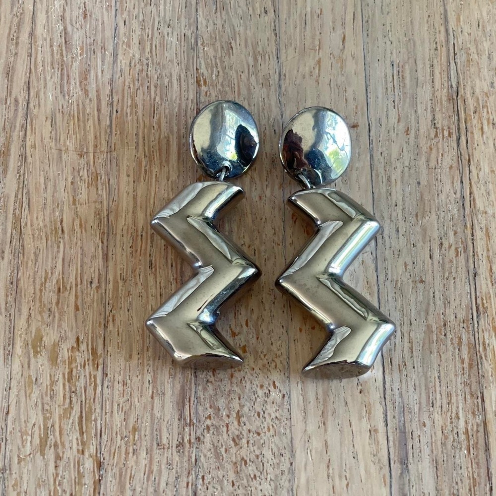 Vintage Zig Zag Silver Tone Geometric Earrings Lightning Bolts Statement Jewelry - Picture 2 of 5